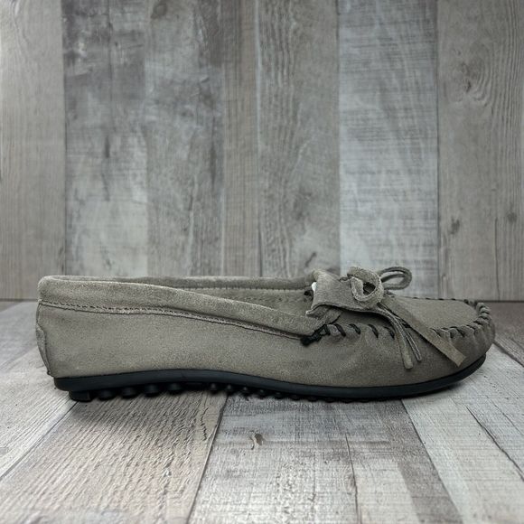 Minnetonka Women's Kilty Hardsole Suede Moccasin Loafer Slip On Gray Size 6.5 - Picture 8 of 12